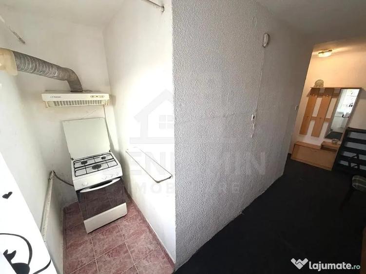 Garsonieră decomandată în Rovine
