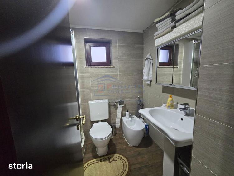 Casă cu 4 camere cu Teren 3000 Mp în Mitocu Dragomirnei