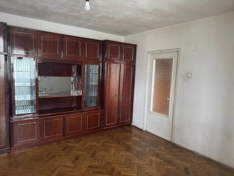 Apartament cu 3 camere nedecomandat în Ilia