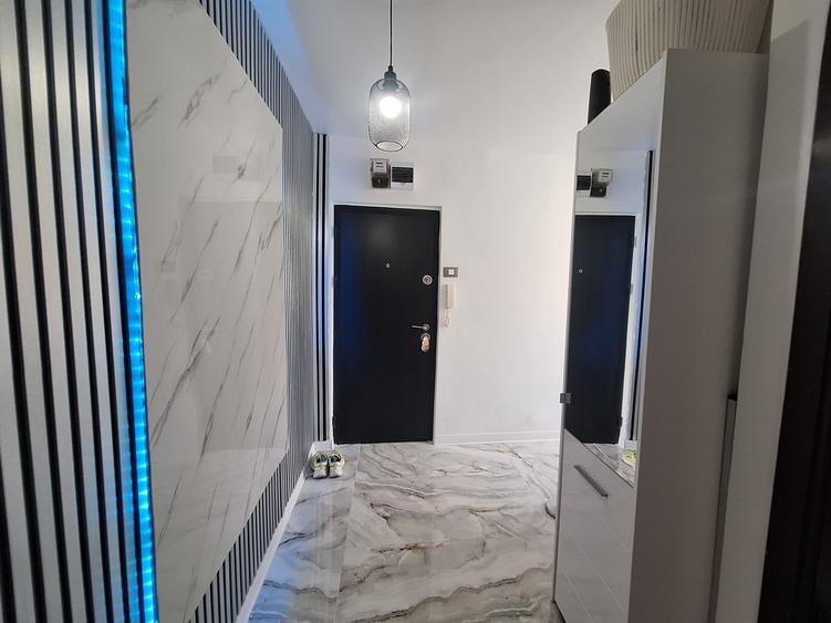 Apartament cu 3 camere semidecomandat, mobilat în Girocului