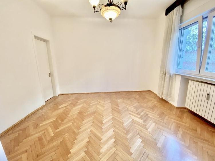 Apartament cu 3 camere semidecomandat, mobilat în Universitate