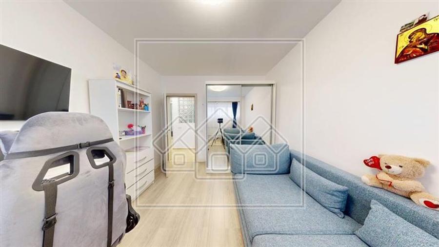 Apartament cu 3 camere decomandat în Piața Cluj