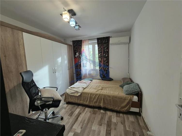 Apartament cu 3 camere decomandat în Dristor