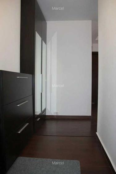 Apartament cu 3 camere semidecomandat în Herăstrău