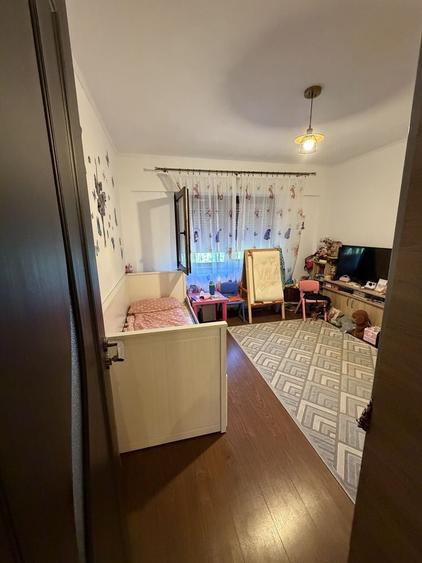Apartament cu 4 camere decomandat în Soarelui