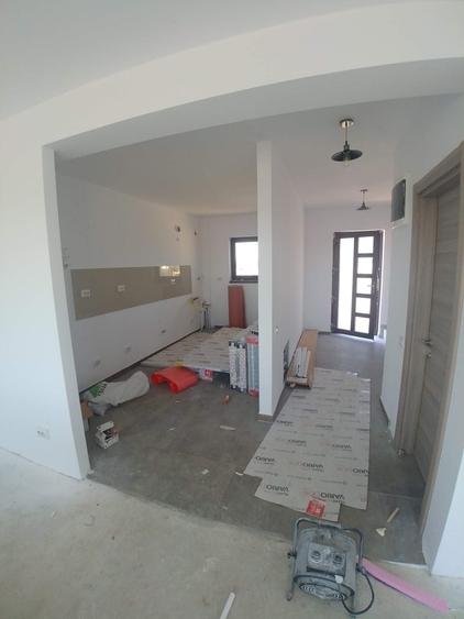 Casă individuală cu 3 camere cu Garaj în Crevedia