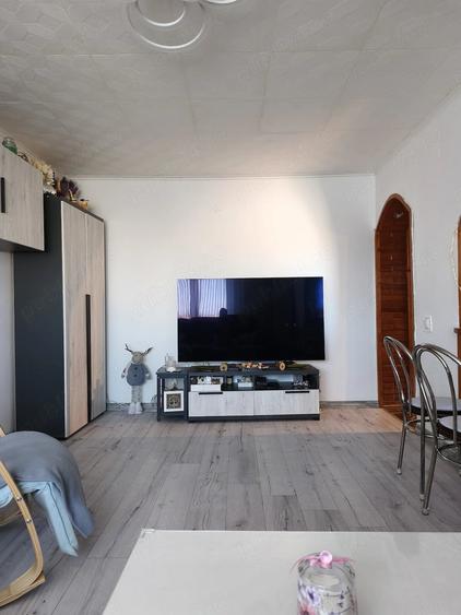 Apartament cu 3 camere decomandat în Astra