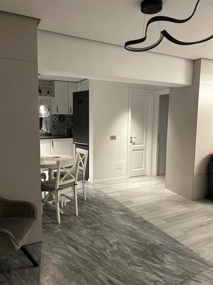 Apartament cu 3 camere decomandat, mobilat în Central