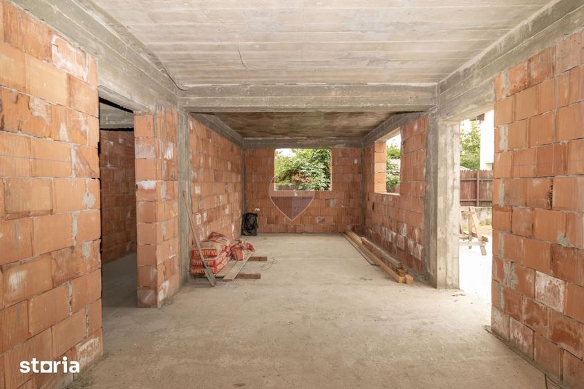 Casă cu 5 camere cu Teren 1000 Mp în Balotești