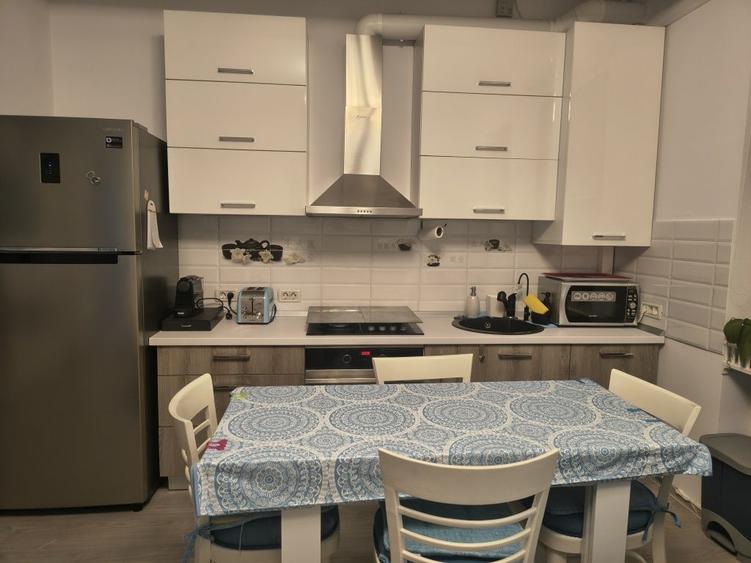 Apartament cu 3 camere semidecomandat, mobilat în Giroc