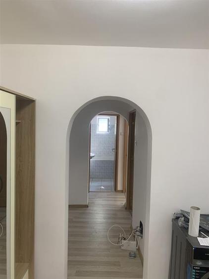 Apartament cu 3 camere semidecomandat în Palat