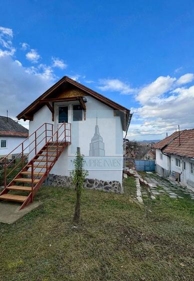 Casă individuală cu 4 camere cu Canalizare în Cernatu