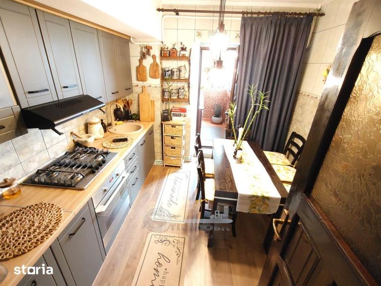 Apartament cu 4 camere decomandat în Podu Roș