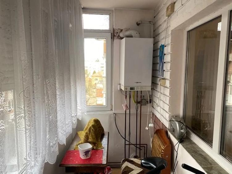 Apartament cu 3 camere decomandat, mobilat în Complex Studențesc