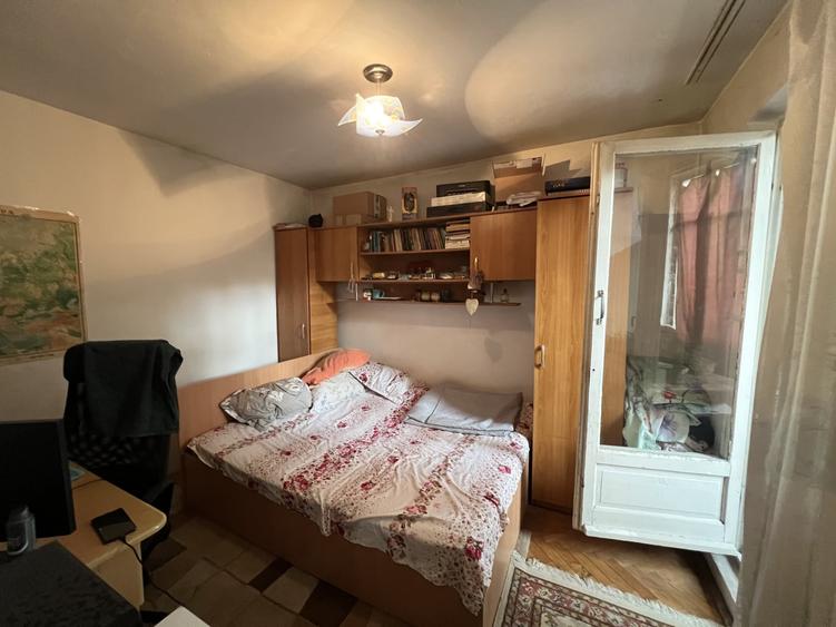 Apartament cu 3 camere nedecomandat, mobilat în Girocului