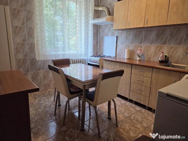 Apartament cu 2 camere decomandat în Păcii