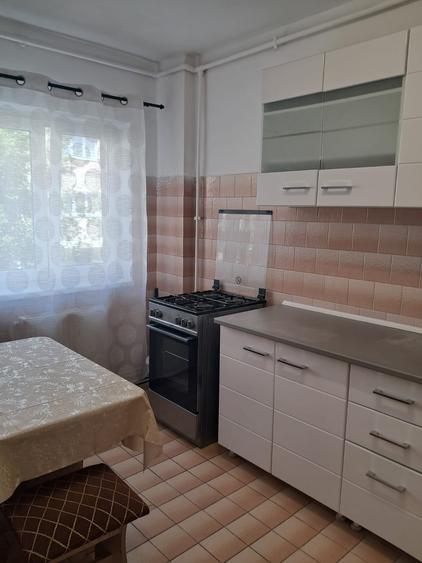 Apartament 3 camere etaj 1, strada Siretului - 7