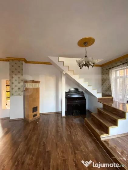 Casă cu 10 camere cu Teren 414 Mp în Cetate