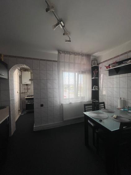 Apartament cu 3 camere semidecomandat în Exterior Vest