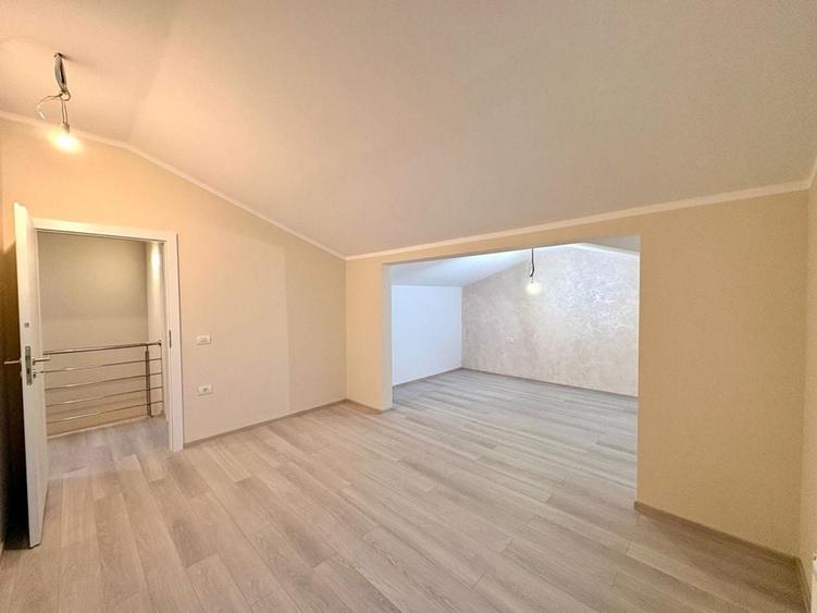 Casă cu 4 camere cu Teren 250 Mp în Moșnița Veche
