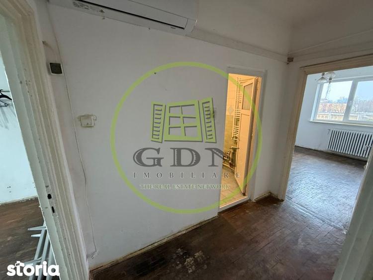 Apartament cu 3 camere semidecomandat în Rovine