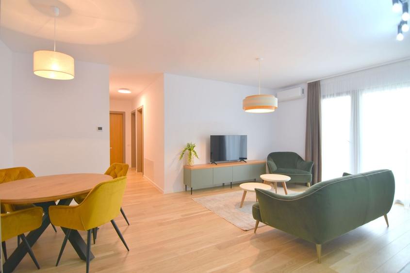 Apartament cu 3 camere, mobilat în Central