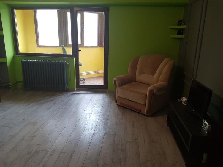 Garsonieră decomandată, mobilată în Nicolina