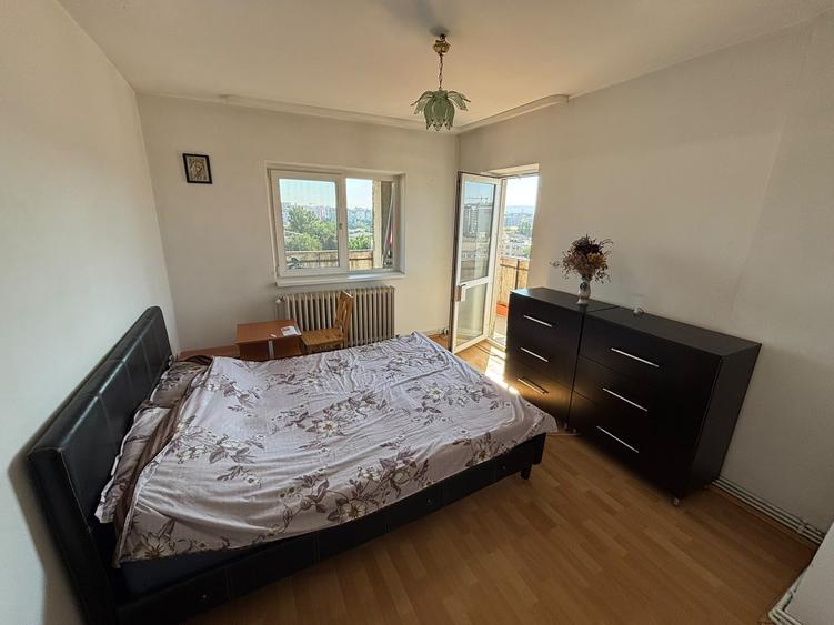 Apartament cu 3 camere decomandat în Păcurari