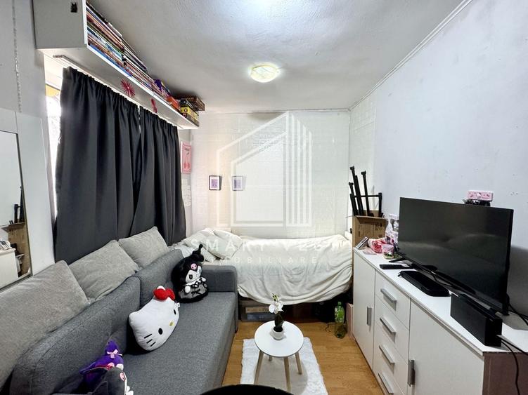 Apartament cu 3 camere semidecomandat în Botizului