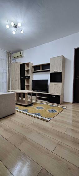 Apartament cu 3 camere semidecomandat în Steaua