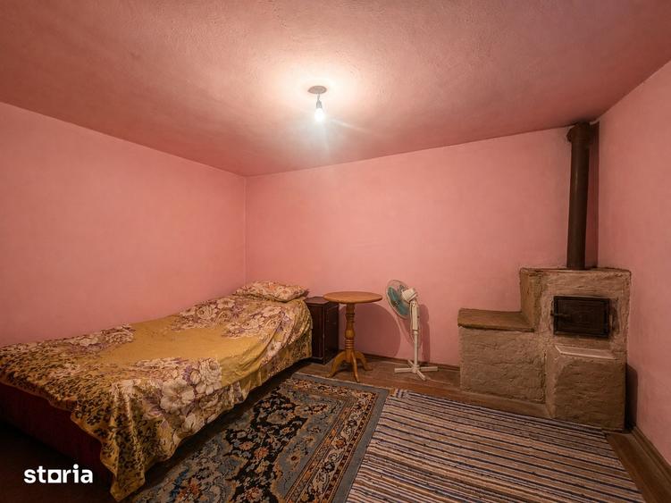 Casă cu 4 camere cu Teren 1400 Mp în Cerna