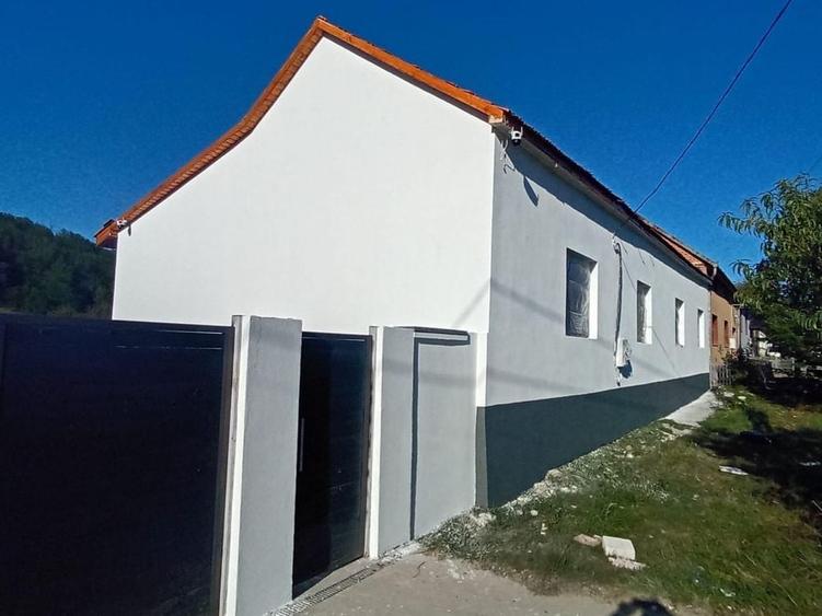 Casă cu 4 camere în Fârliug