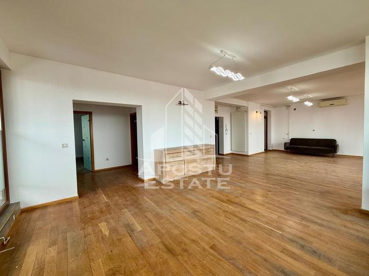Birou, de 143 mp, în Complex Studențesc