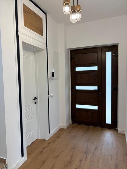 Casă cu 4 camere în Exterior Vest