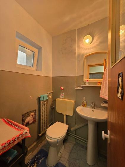 Apartament cu 3 camere decomandat în Titan
