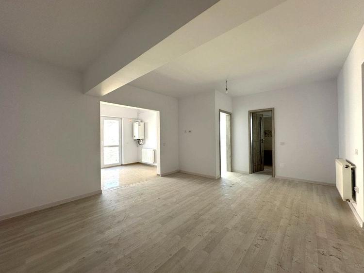Apartament cu 3 camere semidecomandat în Popas Păcurari