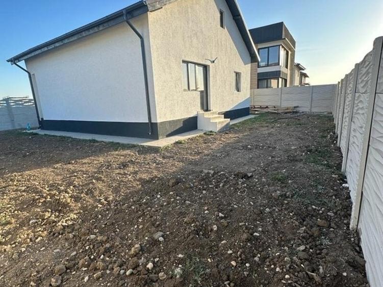 Casă individuală cu 3 camere cu Canalizare în Vârteju