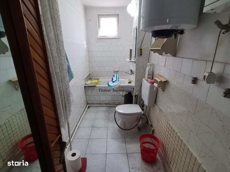 Apartament cu 3 camere decomandat în Sărata