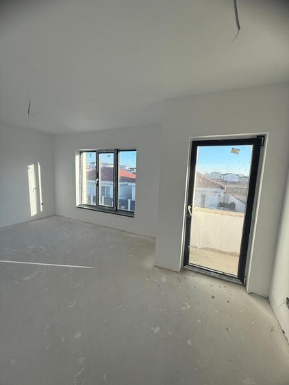 Apartament cu 5 camere decomandat în Bragadiru
