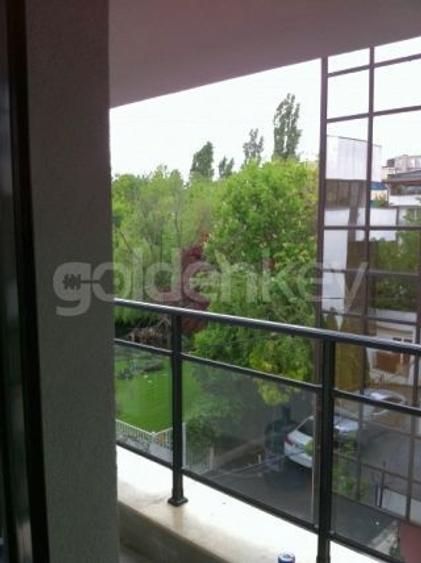 Apartament cu 3 camere decomandat, mobilat în Șoseaua Nordului