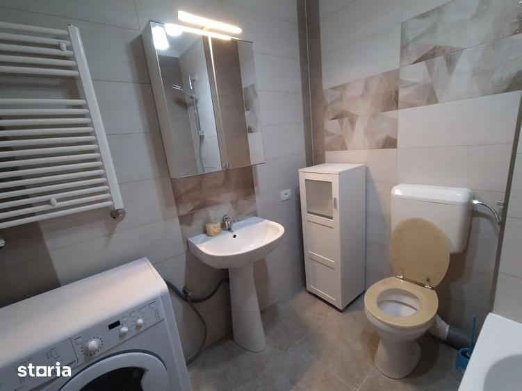 Apartament cu 2 camere semidecomandat în Tei