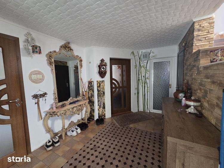 Casă cu 5 camere cu Teren 781 Mp în Central