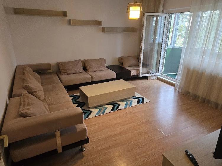 Apartament cu 3 camere decomandat în Medicină