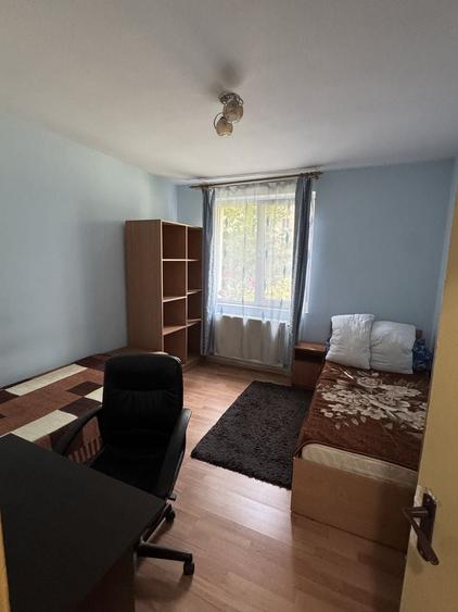Apartament cu 2 camere semidecomandat în Calea București