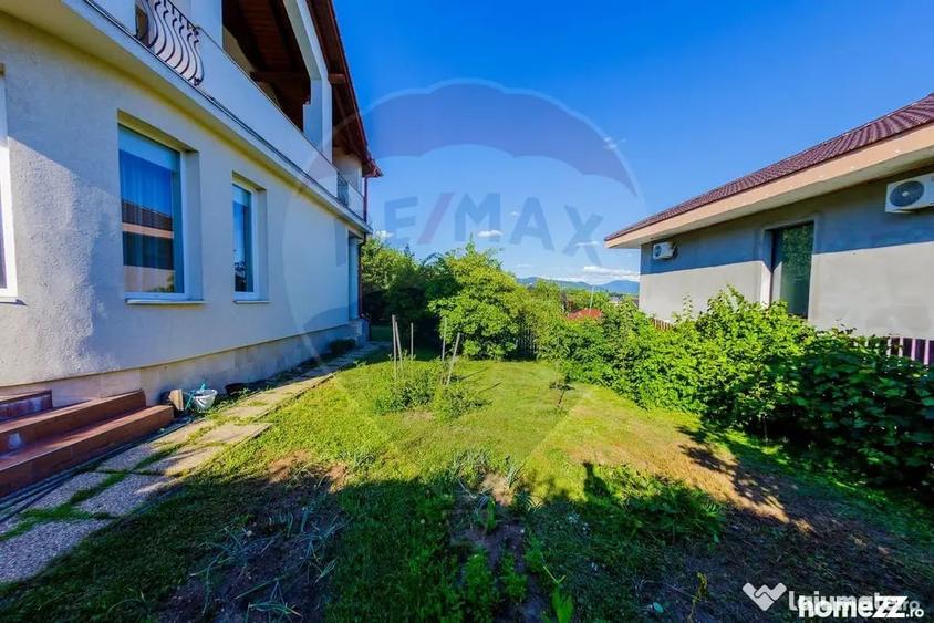 Casă cu 5 camere cu Teren 600 Mp în Central