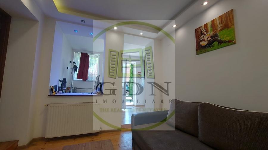 Casă individuală cu 3 camere cu Canalizare în Centrul Civic