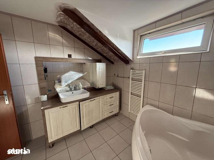 Apartament cu 3 camere decomandat în Exterior Vest