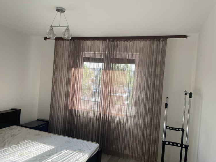 Apartament cu 2 camere decomandat în Tractorul