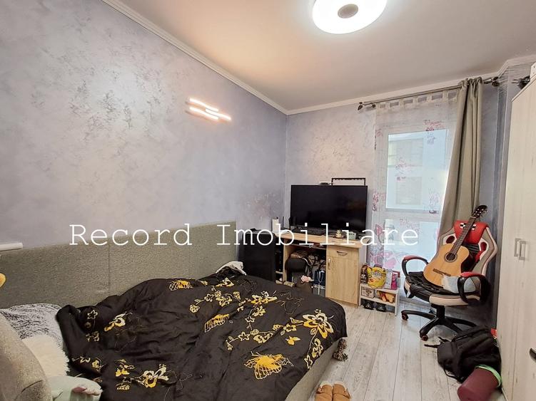 Apartament cu 4 camere semidecomandat, mobilat în Florești