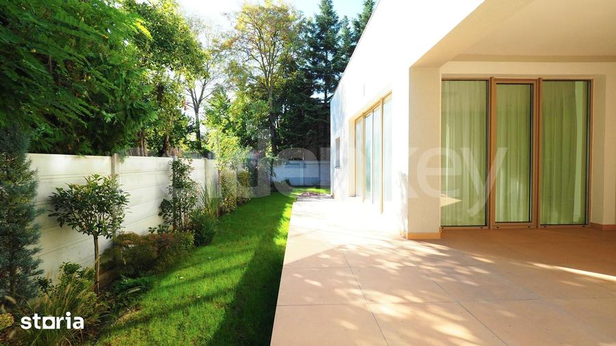 Casă cu 7 camere cu Teren 550 Mp în Central
